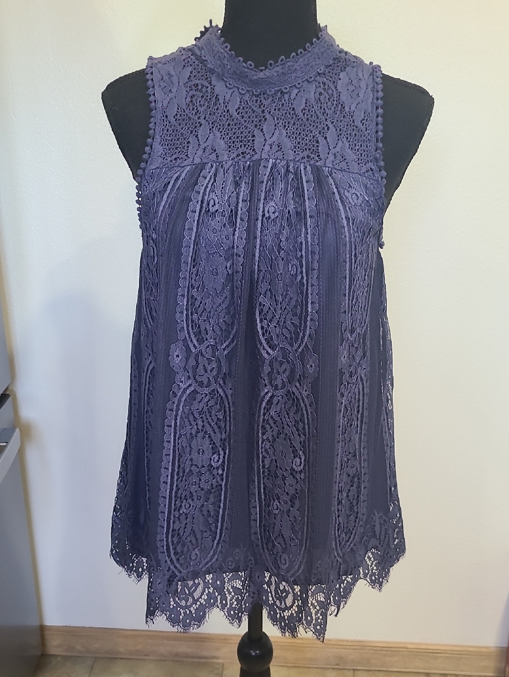 Taylor & Sage Women's Purple/ Blue Lace High-Neck Sleeveless Top